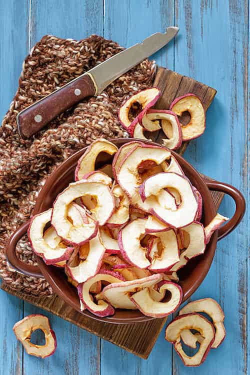 سیب خشک اعلاء مناسب استفاده در صبحانه و سالاد